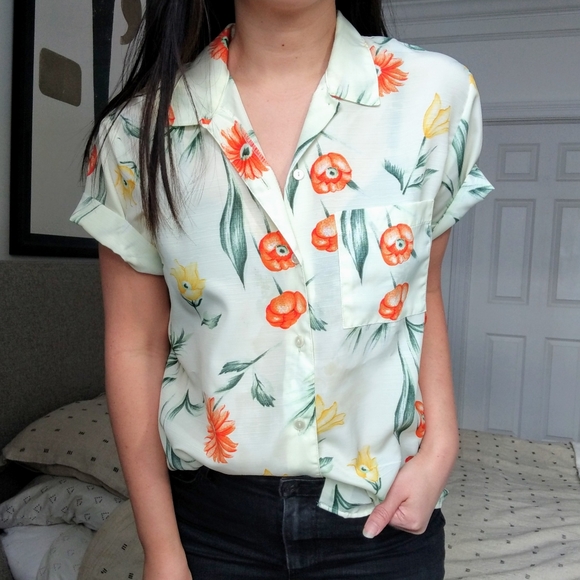 Vintage Tops - 🔴 3 for $25! Vintage floral top